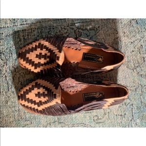 Exclusiv boutique woven shoes